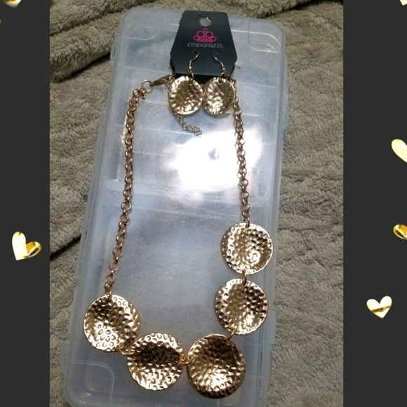 🌸4/$30 Paparazzi statement necklace and earring🌸